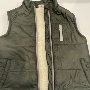 egg by Susan Lazar boys size 4 fleece green vest